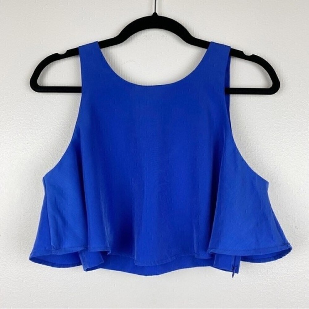 Lulus Flowy Sleeveless Scoop Neck Cropped V-Neck Back Tank Top Blue Size M
